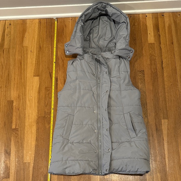 Amazon | Women’s Gray Long Hooded Puffer Vest - Picture 5 of 13
